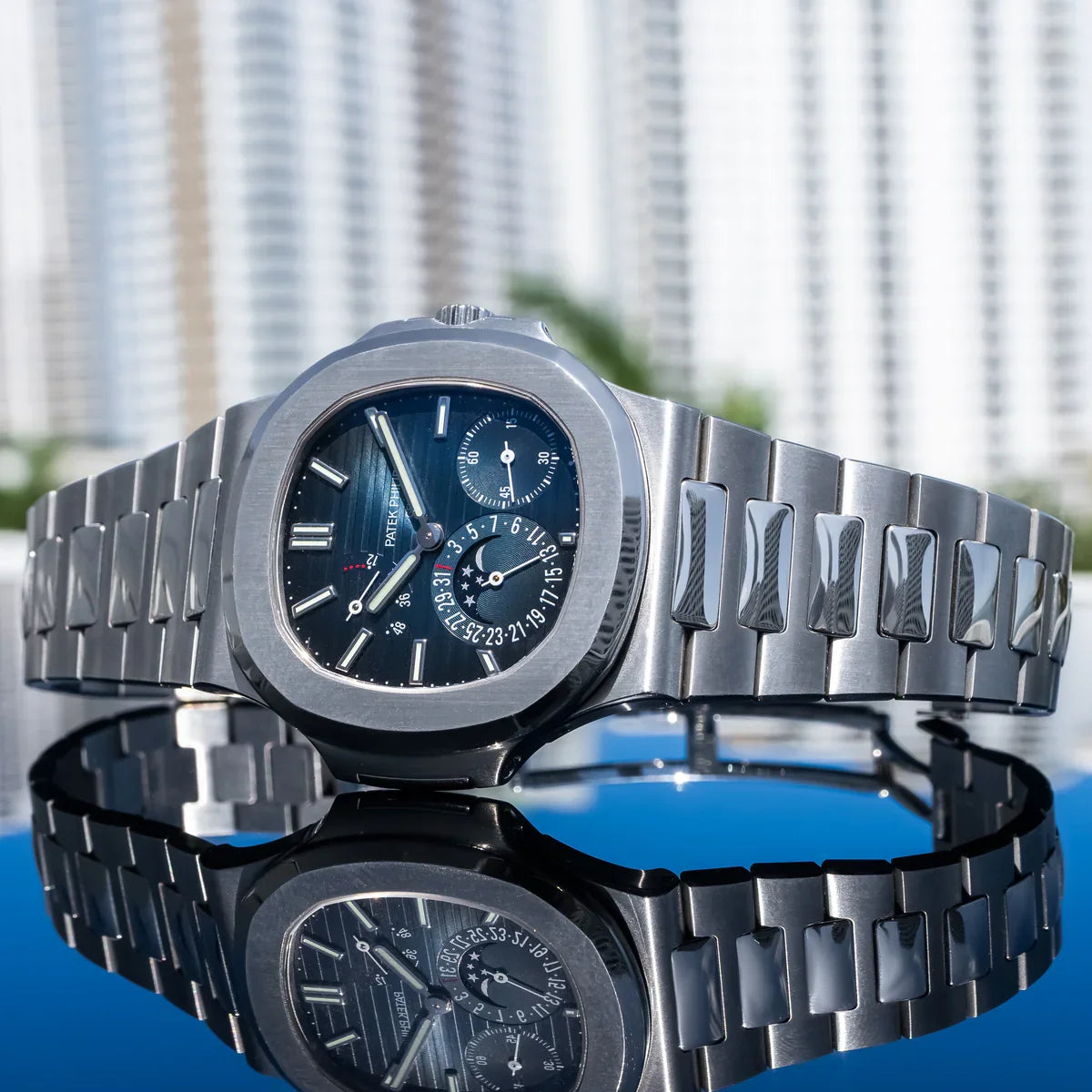Patek Philippe Nautilus | Blue Dial | 40mm